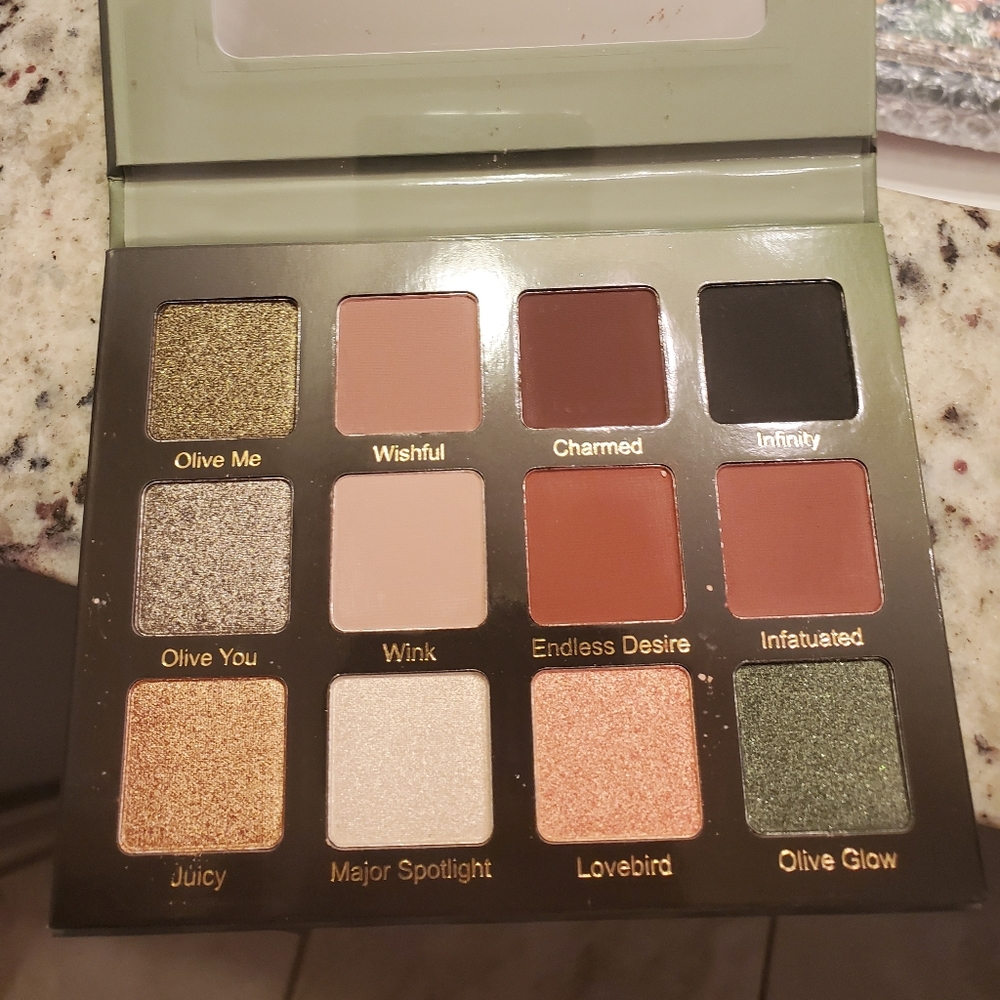 Violet Voss Olive You forever palette